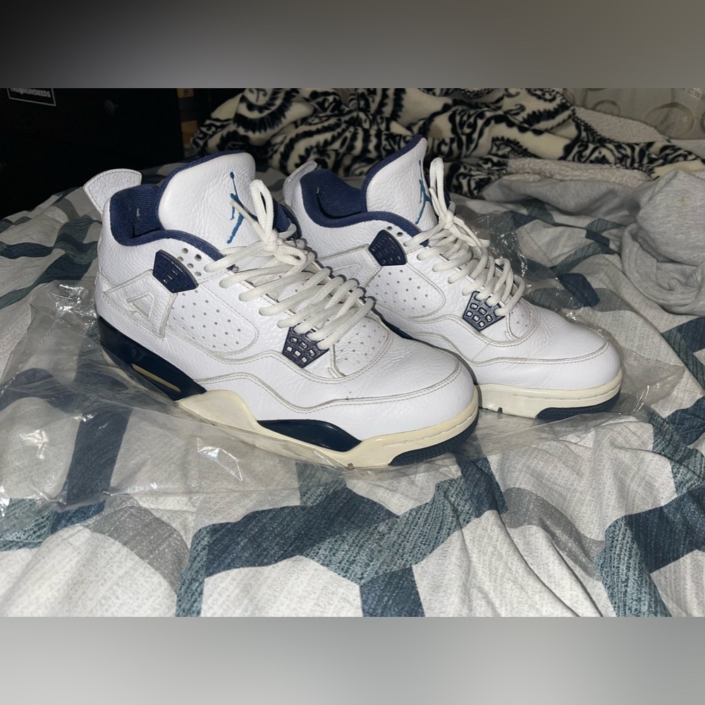 Jordan 4 legend blue size 10, used, discoloration, slight creasing, no box